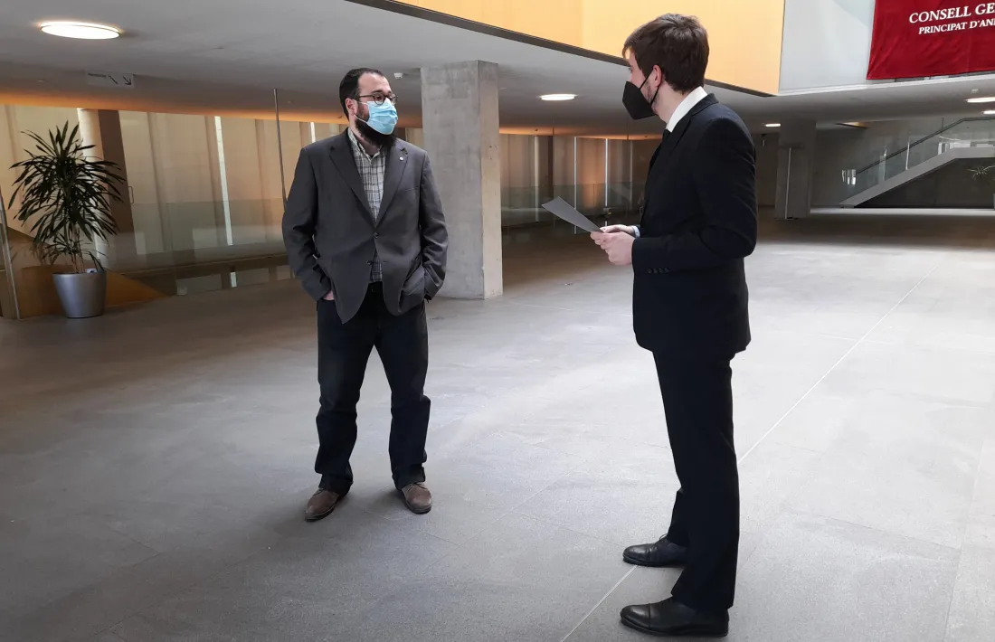 Els consellers Carles Sánchez i Roger Padreny, aquest matí al vestíbul del Consell General.