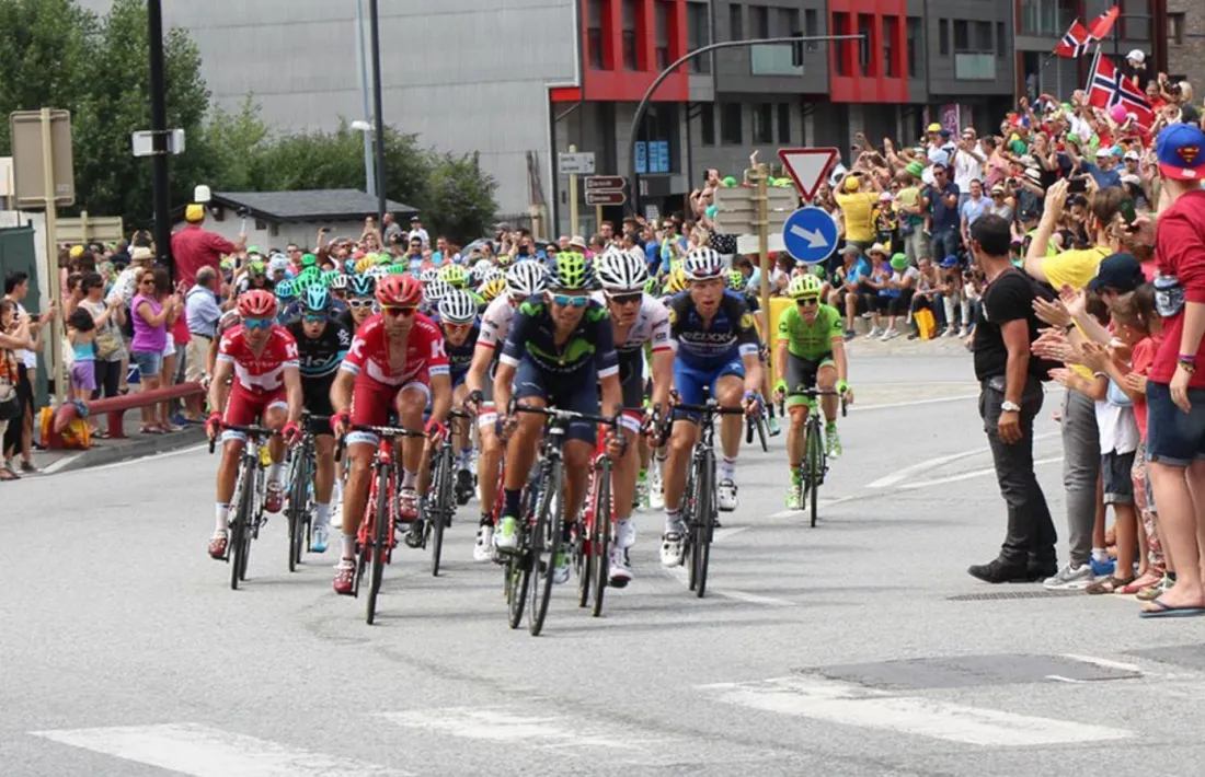 Una imatge del pas del Tour pel país.