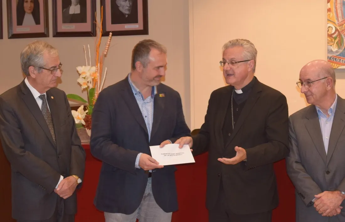 L’arquebisbe Joan-Enric Vives i Fàbrega, justament el dia de la donació a l’hospital de 500.000 euros vehiculada a través de la Fundació Llar Cristiana Maria Maestre.