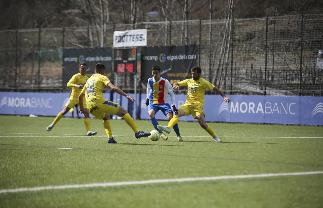 artí Riverola, contra l’Orihuela, just abans del confinament.