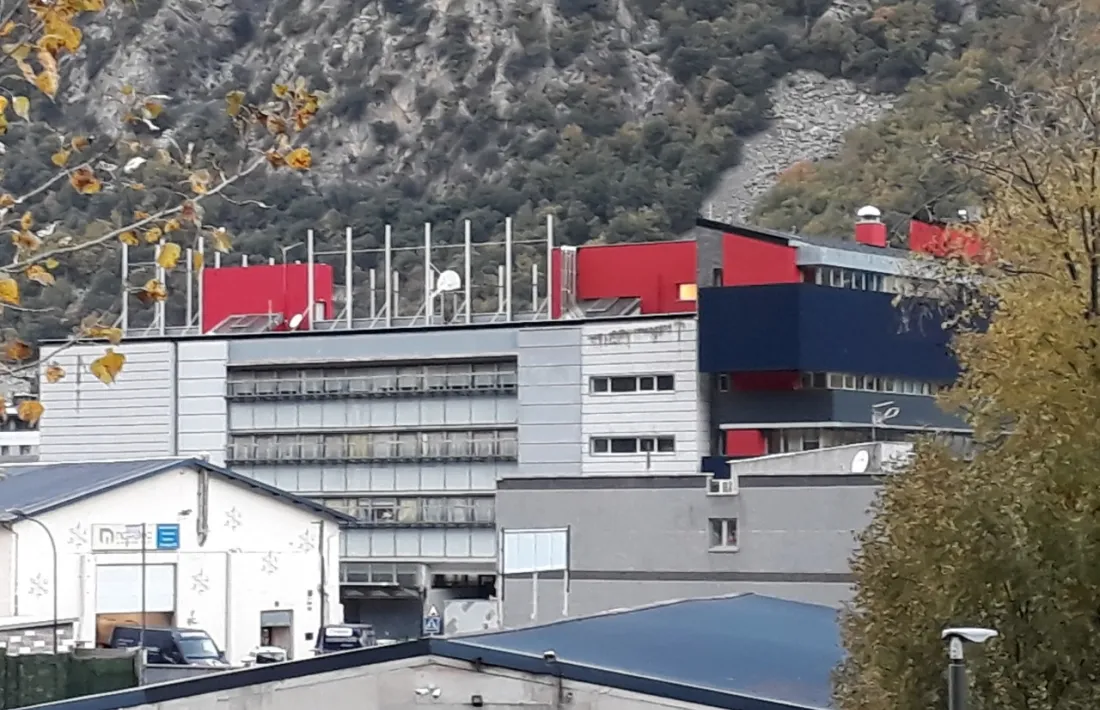 El brot de coronavirus s’ha detectat al centre de maternal i segona ensenyança.