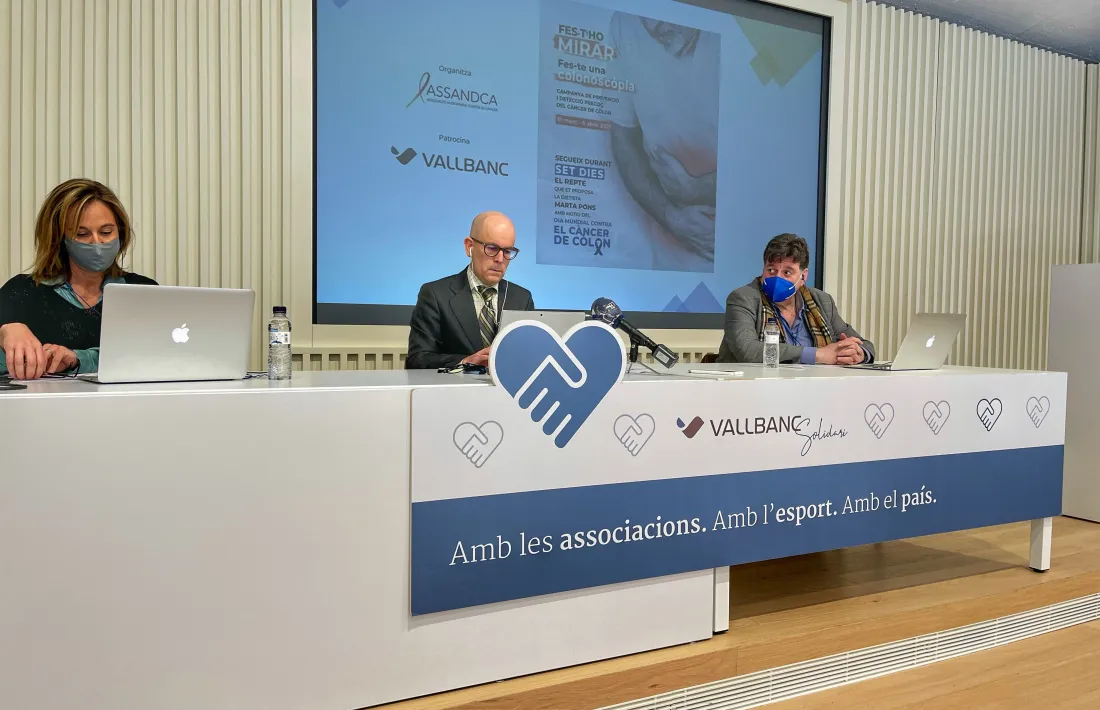 Un moment de la presentació de la campanya, ahir a la seu de Vall Banc.