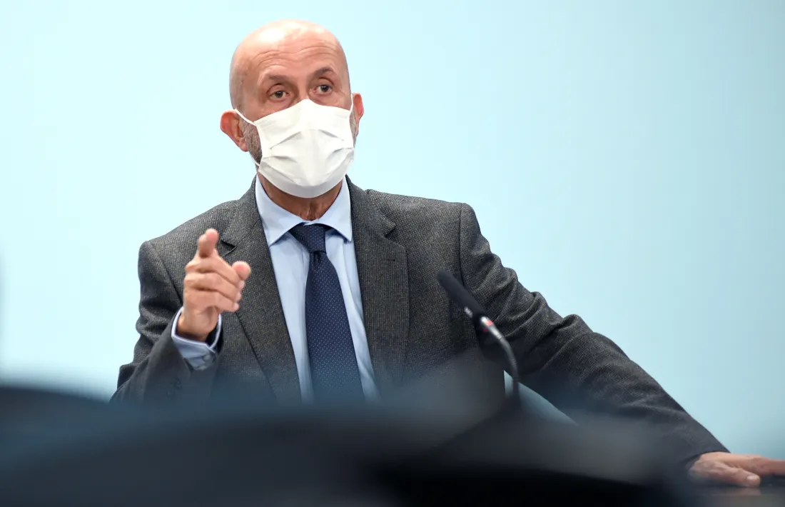 El ministre de Salut, Joan Martínez Benazet, en la roda de premsa d'aquesta tarda.