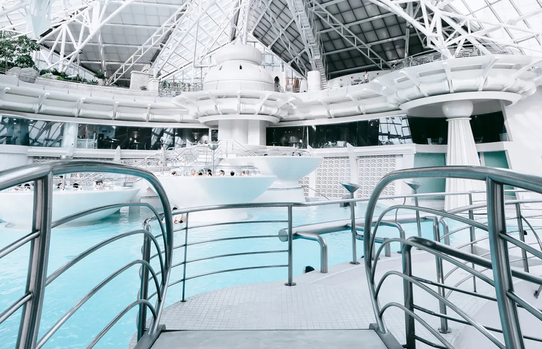 Interior de les instal·lacions de Caldea.