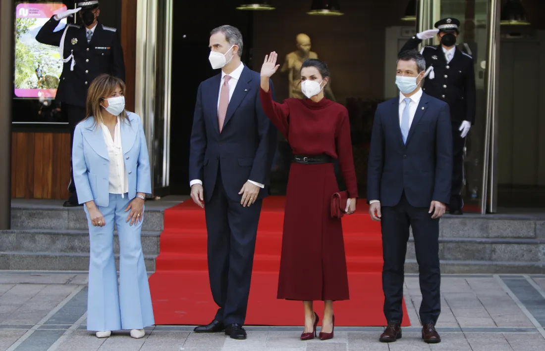 Els cònsols d'Andorra la Vella amb els monarques espanyols.