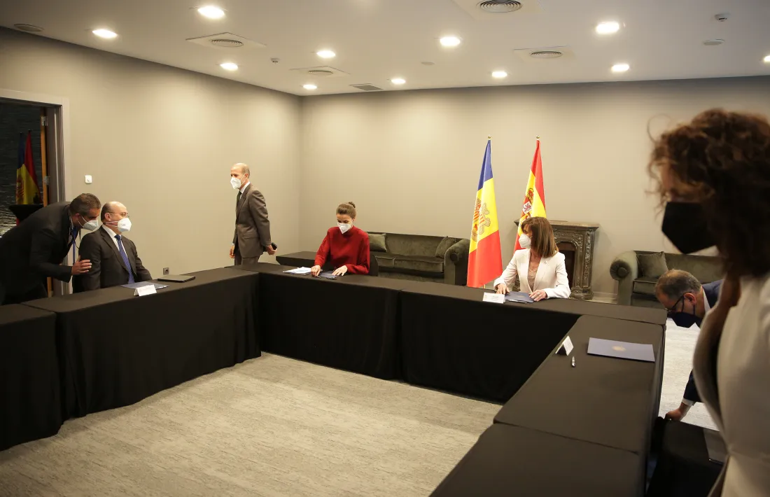 Reunió de la Reina amb la ministra d'Educació, aquest migdia.