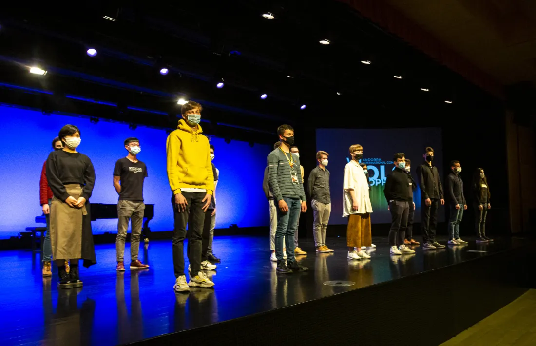 Els semifinalistes posen a l’escenari del Centre de Congressos, després de la primera jornada del concurs de Solo, que va tenir lloc sense públic.