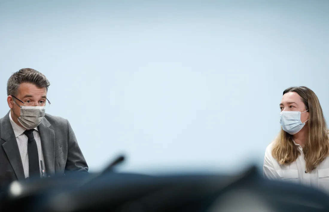 El secretari d'Estat Marc Pons i la presidenta de Diversand, Rocío Soler.