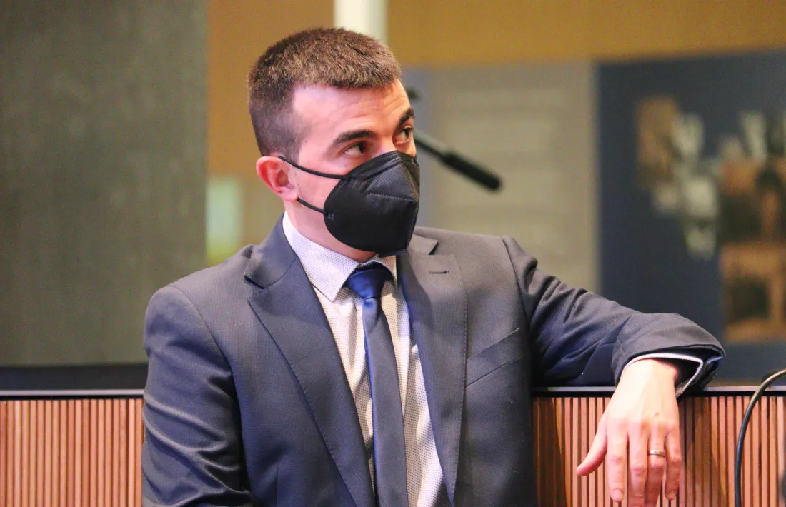 El parlamentari de Terceravia Oliver Alis abans de l’inici d’una sessió al Consell General.