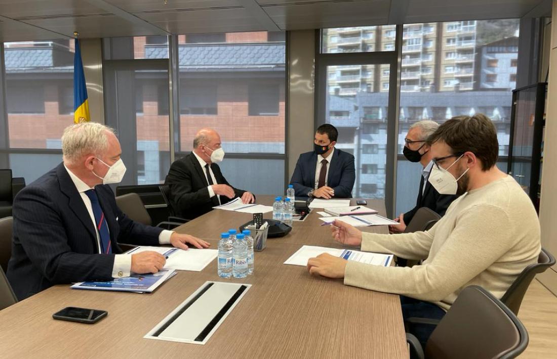 La trobada de Gallardo i Bartolomé amb els representants d’Air Nostrum LAM.