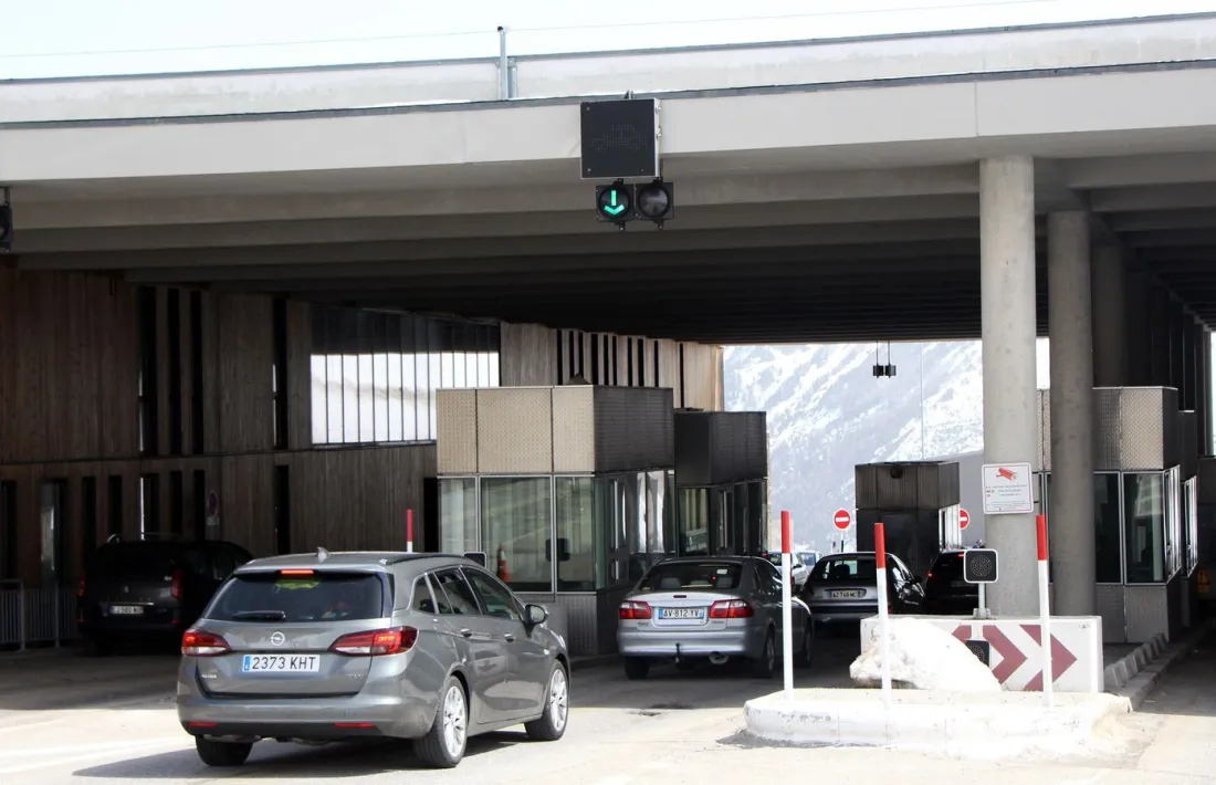 Vehicles sortint del país per la frontera francoandorrana.