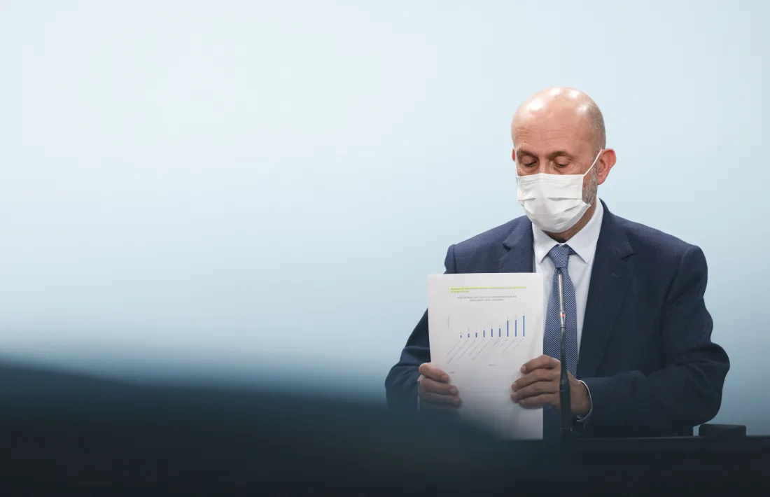 El ministre de Salut, Joan Martínez Benazet, en la roda de premsa d’ahir a la tarda.