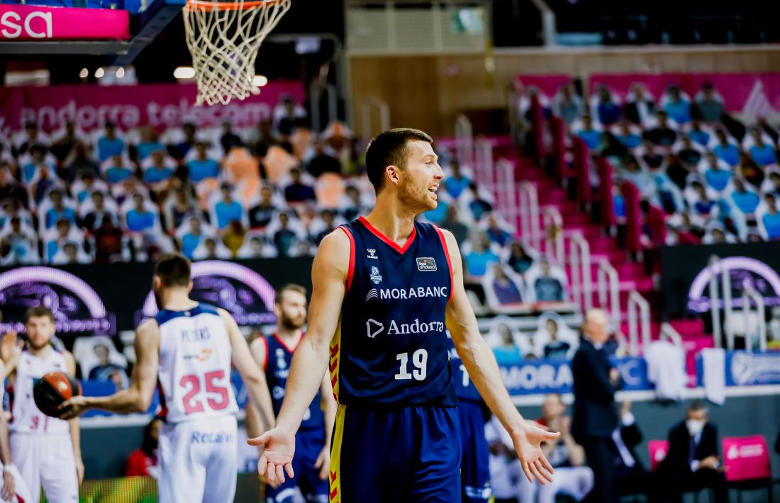 Saulius Kulvietis va arribar divendres i diumenge es va estrenar contra el Baskonia. Foto: ACB Photo / Martín Imatge