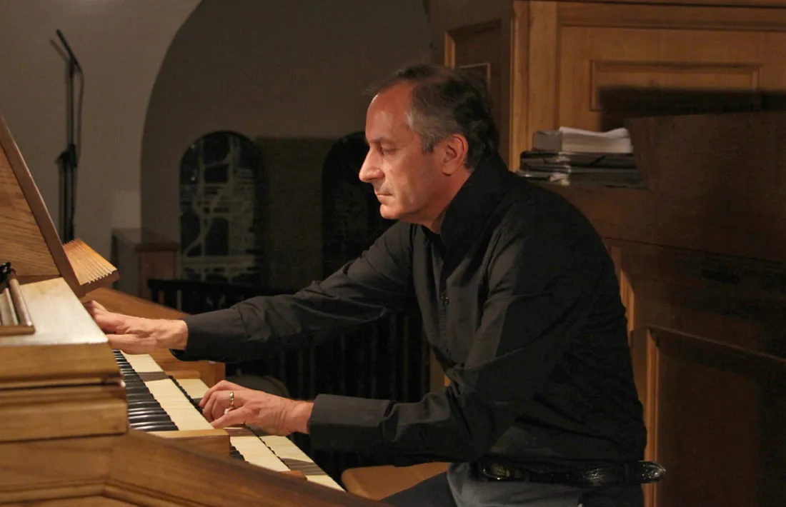 L'intèrpret d'orgue italià, Fausto Caporali, en un concert en el marc del festival Orgue&And.