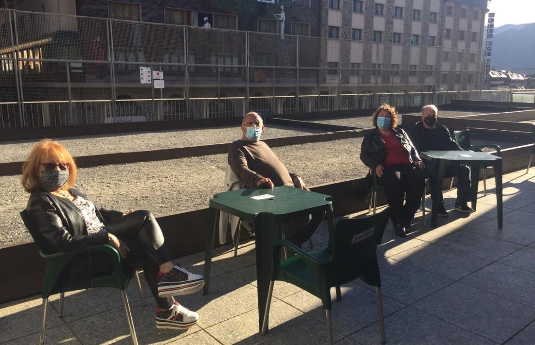 La terrasseta s'ha tornat a omplir aquesta tarda a la Casa Pairal d'Escaldes.