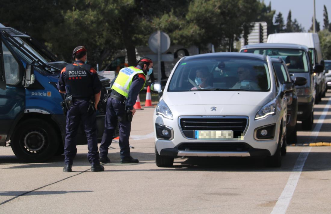 Un control dels Mossos d'Esquadra a l'àrea de servei del Baix Ebre, a l'AP-7.