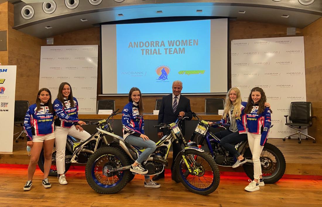 L’Andorra Women Trial Team, a Andbank, el màxim patrocinador de l’equip. Foto: Andbank