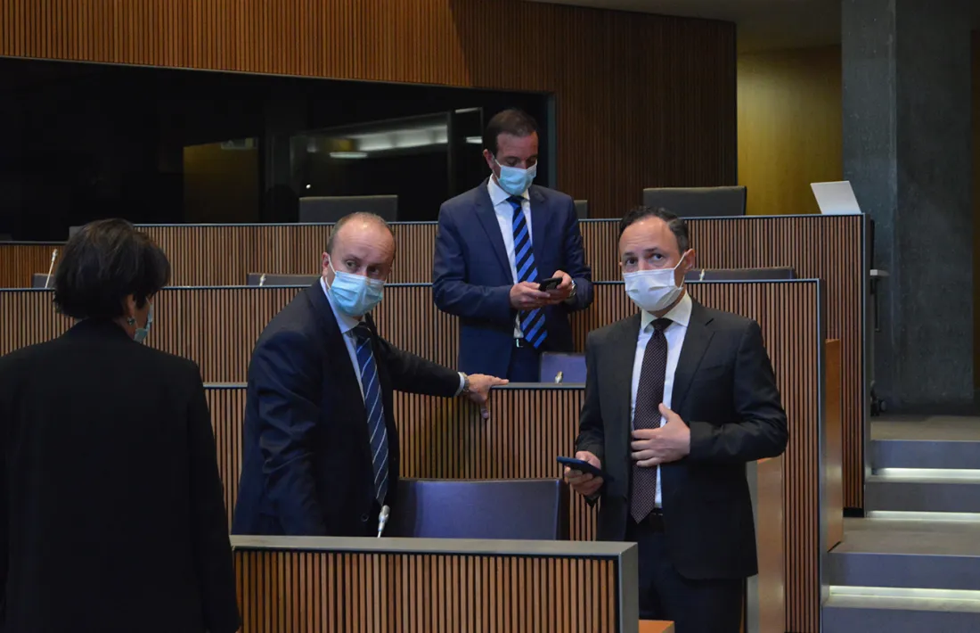 El ministres de Justícia i Interior, Josep Maria Rossell, amb el cap de Govern, Xavier Espot, i la síndica general, Roser Suñé.