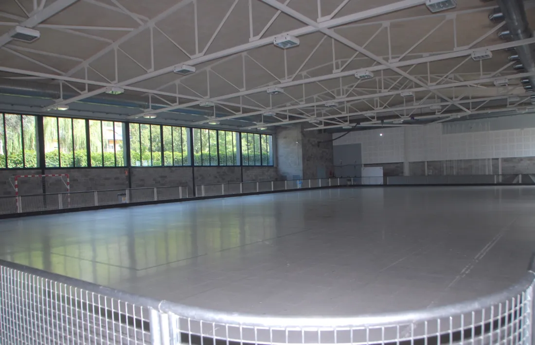 La pista polivalent, que a partir de demà serà centre neuràlgic de la campanya de vacunació a la Seu. 