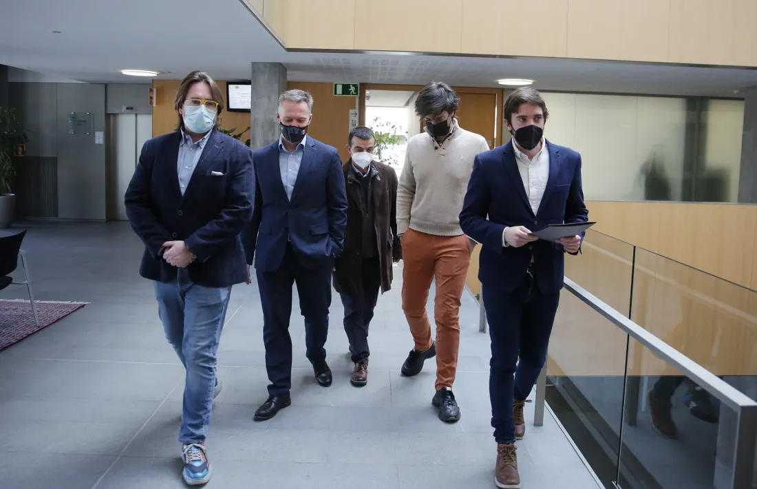 Els representants de les cinc formacions parlamentàries han presentat avui la proposta d'acord.