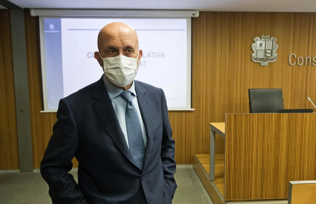 El ministre de Salut abans de començar la compareixença.