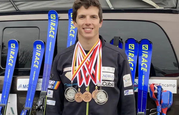 p._29_roger_puig_foto_medalles_aut