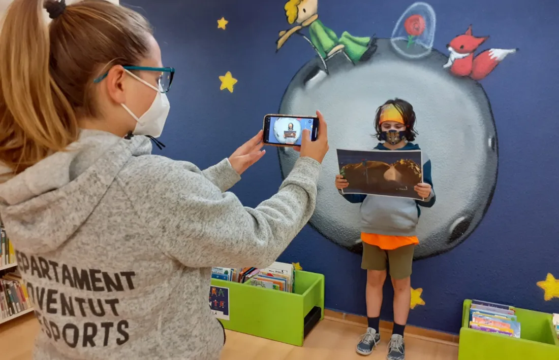 Enregistrament d'un fragment de 'El petit príncep' que s'emetrà per Youtube.