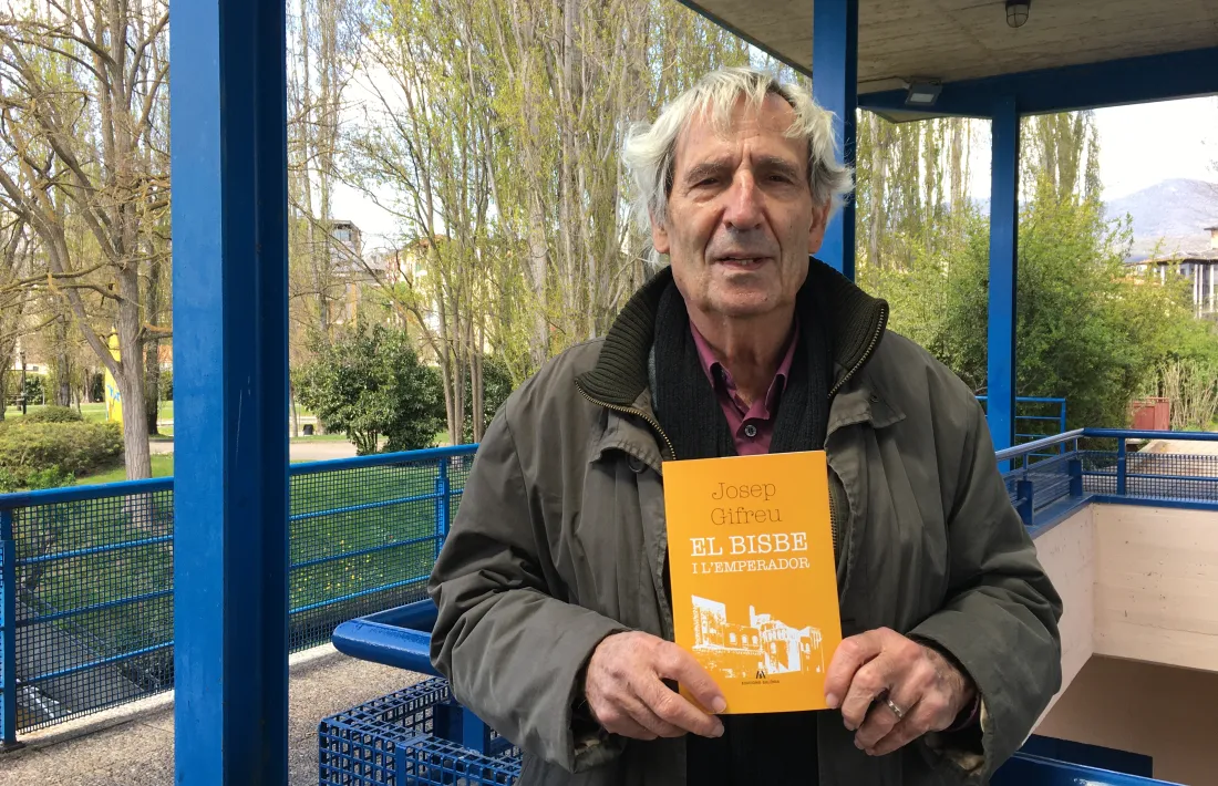 En època de pandèmia els llibres es presenten a l’aire lliure: Gifreu ho va fer dissabte al Parc Olímpic del Segre.