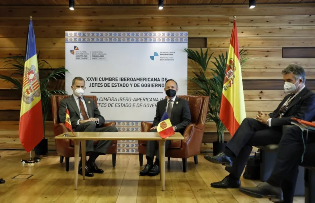 El rei d'Espanya, Felip VI, i el cap de Govern, Xavier Espot, en la reunió bilateral d'aquest matí.