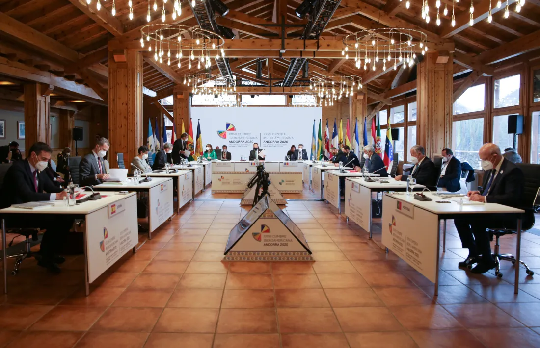 Un moment de la reunió plenària de la Cimera Iberoamericana de caps d’Estat i de Govern d’ahir a Soldeu.