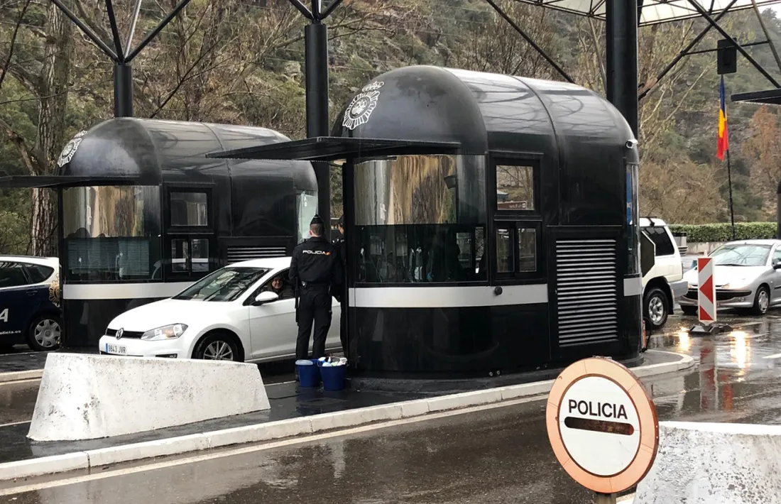 Controls policials a la frontera espanyola.