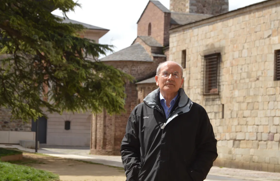  Joan Ganyet,  ahir al parc del Cadí de la Seu d’Urgell, a la vora de la catedral. 