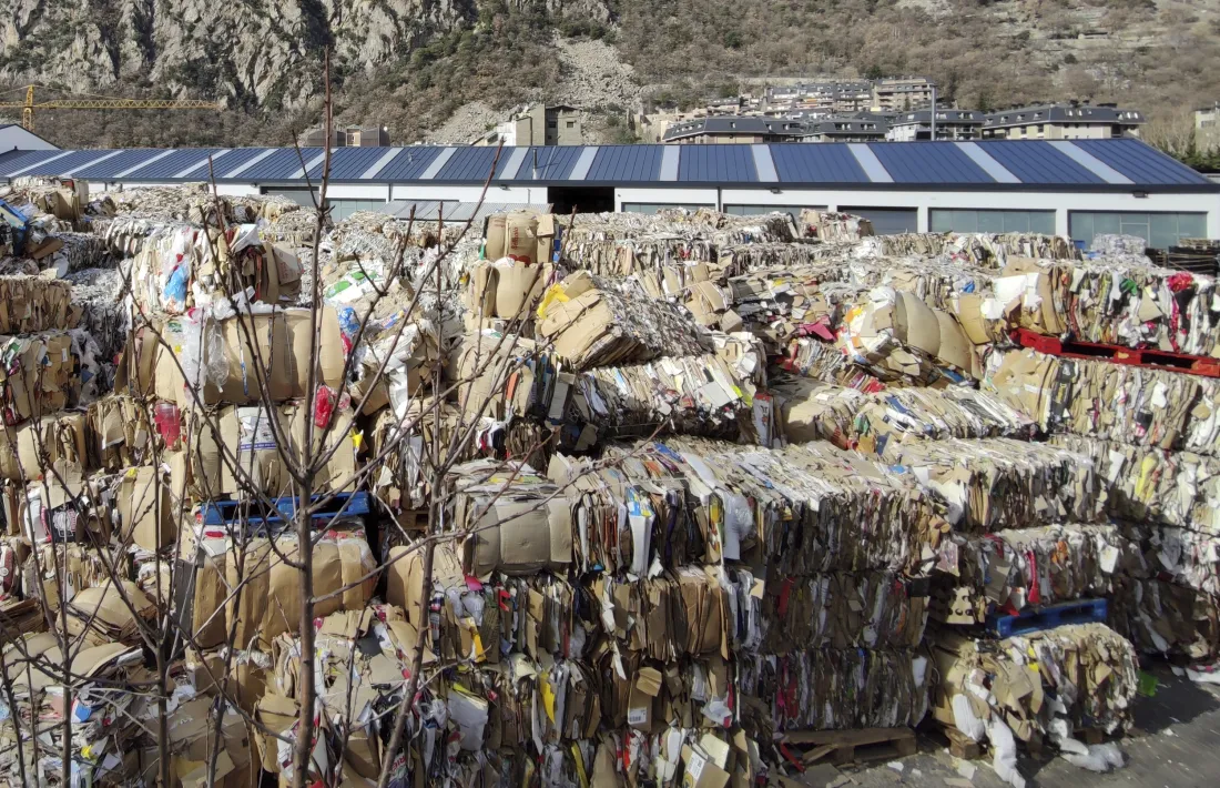 Una planta de reciclatge de paper ubicada a Santa Coloma.