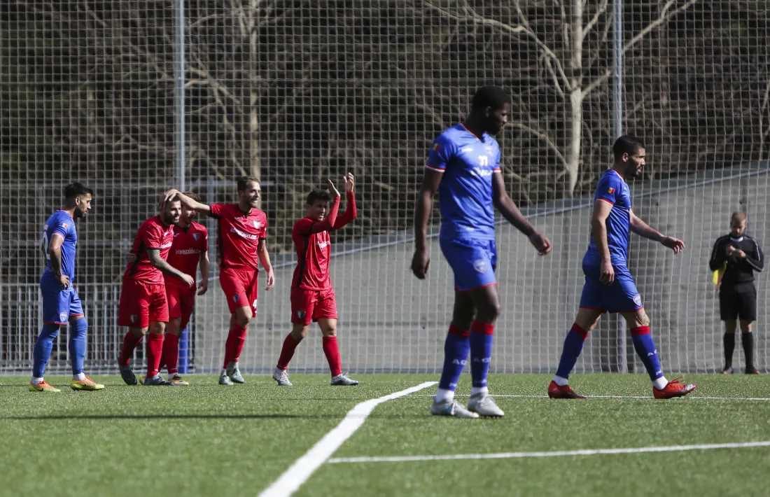 Gerard ‘Hulk’ Artigas celebra el 0 a 4 amb Jordi Betriu i Adrià Gallego. Foto: Facundo Santana