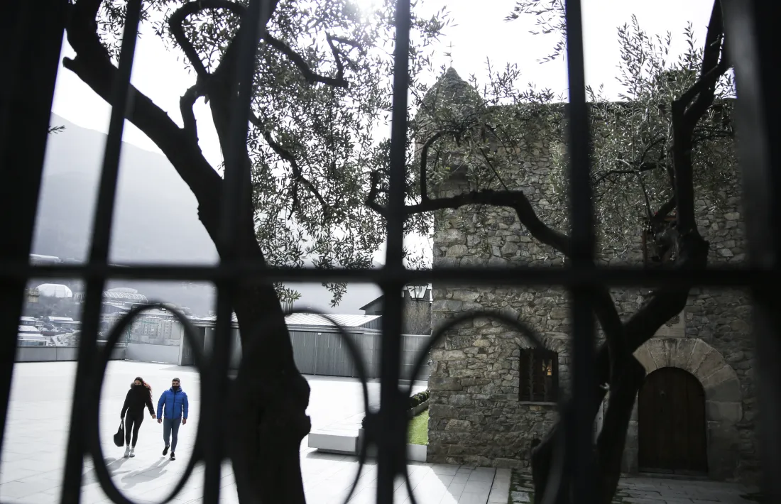 Casa de la Vall, un dels monuments de la candidatura de la construcció del Coprincipat que no té entorn definitiu.