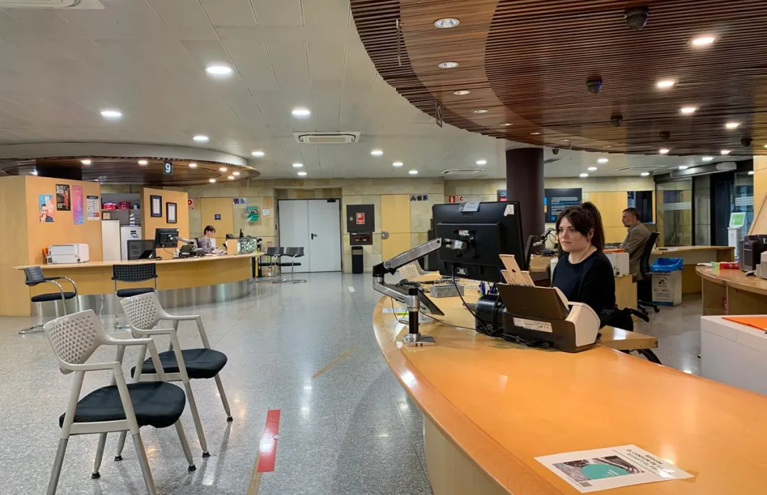 El servei de Tràmits a l'edifici administratiu del Govern.
