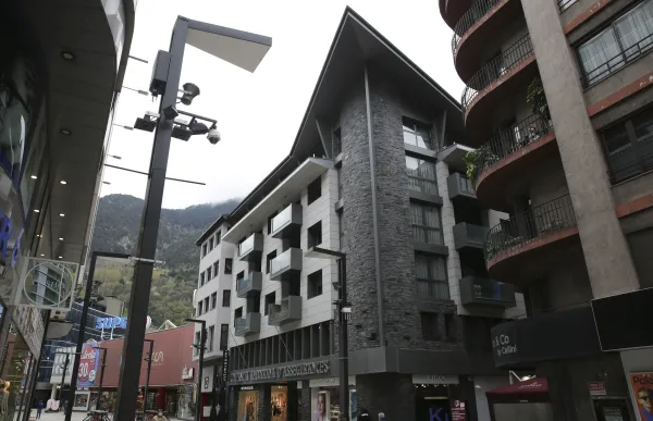 p._14.1_edifici_cia_assegurances_-_facundo_santana