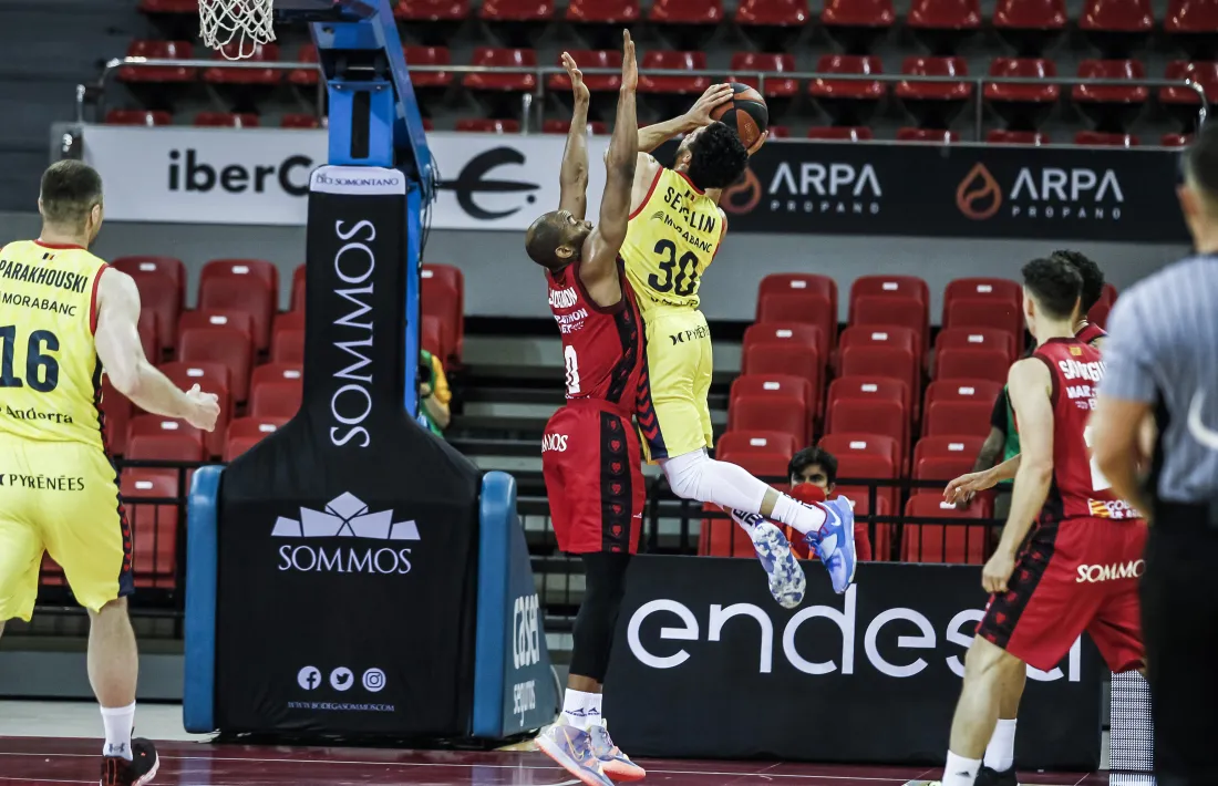 L’escorta del BC MoraBanc, Jeremy Senglin, va anotar 18 punts i va valorar 20 contra el Casademont Saragossa.Foto: ACB Photo / E. Casas