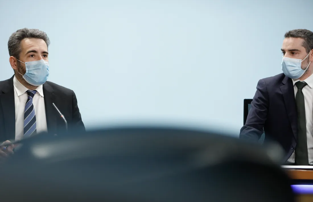 El ministre de Finances, Eric Jover, i el secretari d’Estat d’Afers Financers Internacionals, Marc Ballestà, en la compareixença d’ahir.