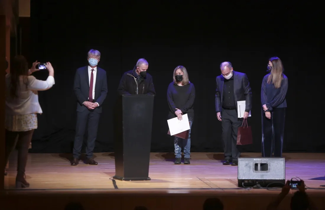 Capdevila, Generoso i Marina, entre l’ambaixador Triboulet i la ministra Riva, ahir a l’Auditori Nacional.