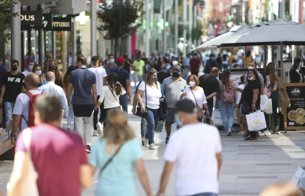 p._7.1_turistes_av_carlemany_-_facundo_santana