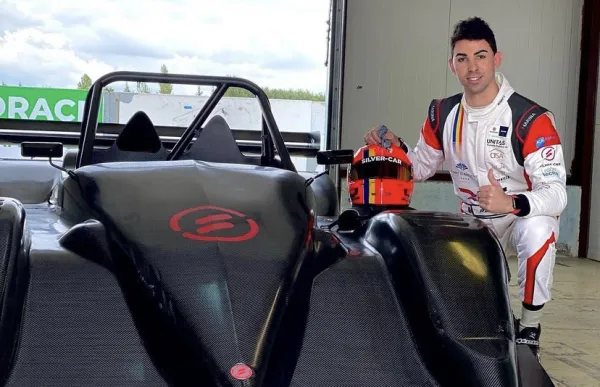 p._28_raul_ferre_silver_car