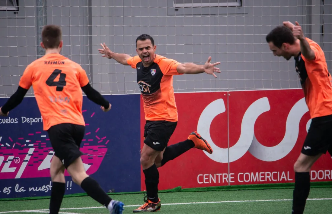 Aitor Alba celebrant el segon gol. Foto: @wally_15and