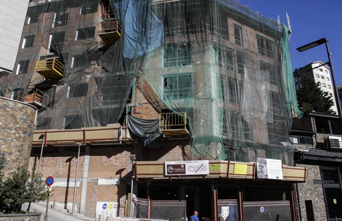 Edificis d’habitatges en construcció al centre del Principat.