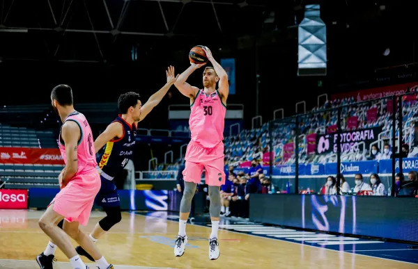 p._28_albert_pons_debut_barca