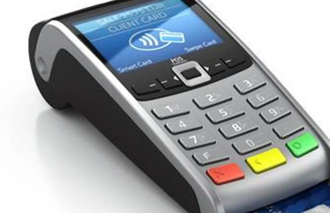 Un terminal per al pagament amb targetes.