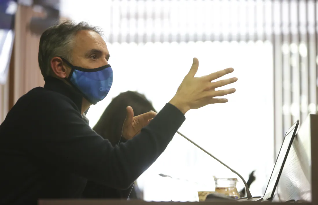 David Hidalgo, director general de la candidatura per acollir el Campionat del Món el 2027, va fer una presentació a les comissions legislatives d’Esports i Economia. Foto: Facundo Santana