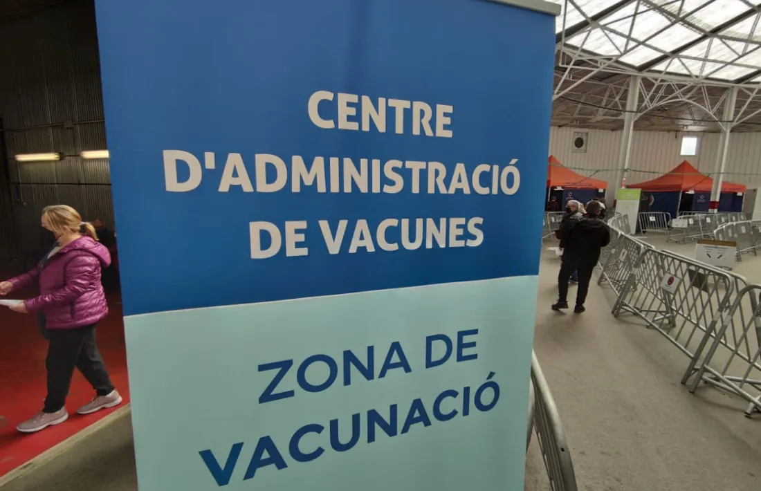 El centre de vacunació s'ha tornat a omplir avui de gent.