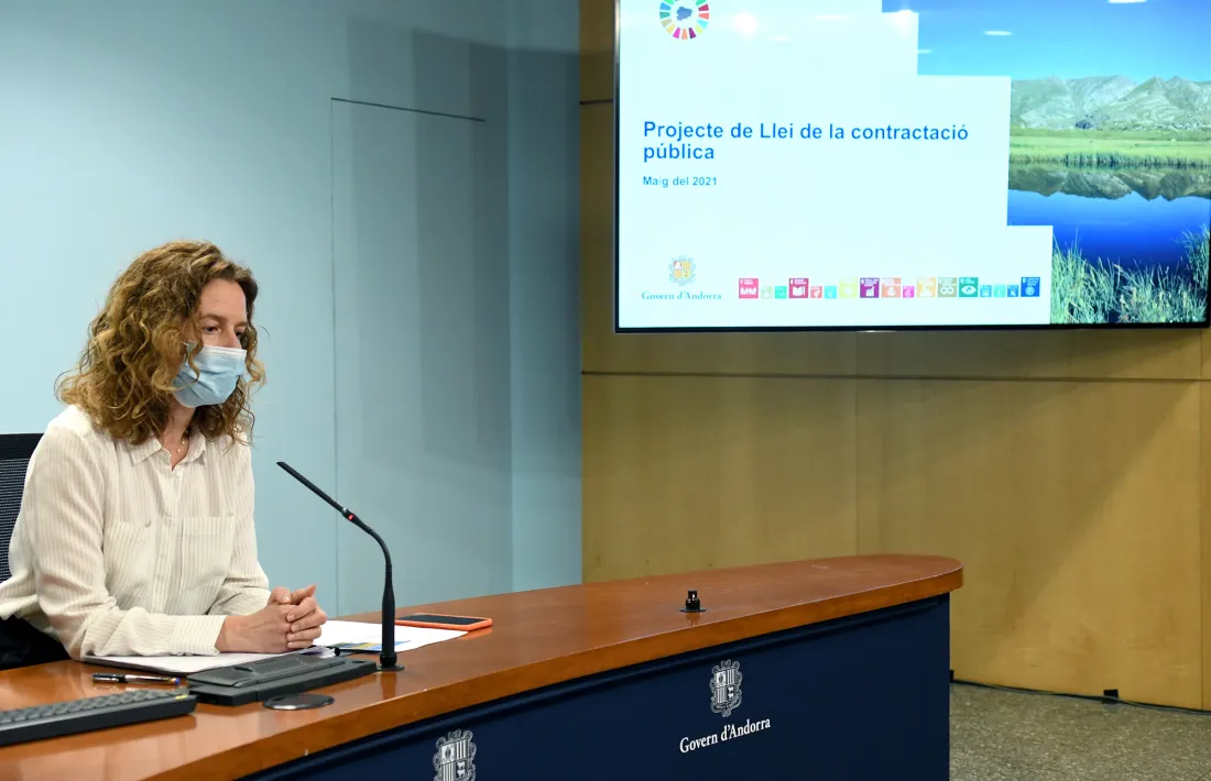 La ministra de Medi Ambient, Agricultura i Sostenibilitat, Sílvia Calvó, va presentar ahir la nova llei de contractació pública.
