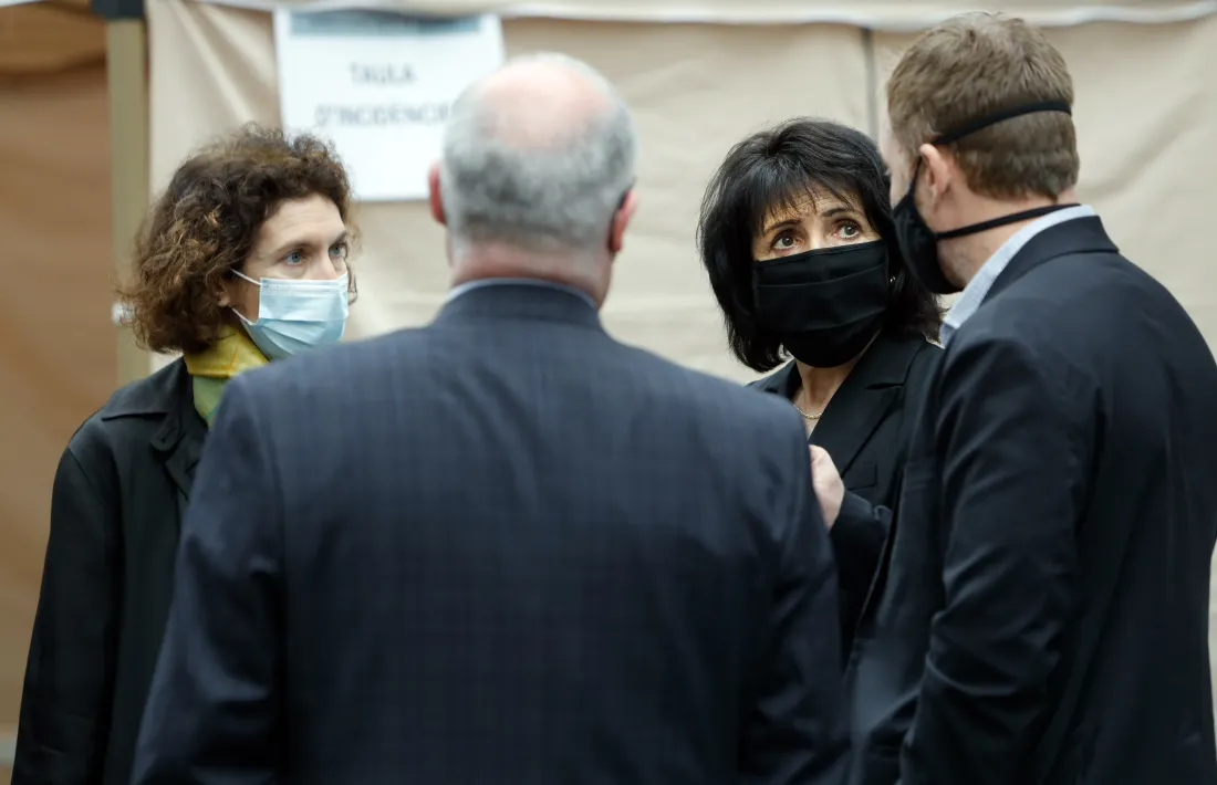 Moment de la visita al centre de vacunació.